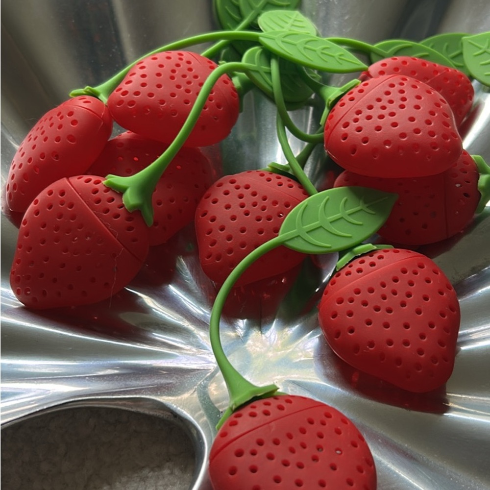 Strawberry Tea Infuser Set - Picture 2 of 2